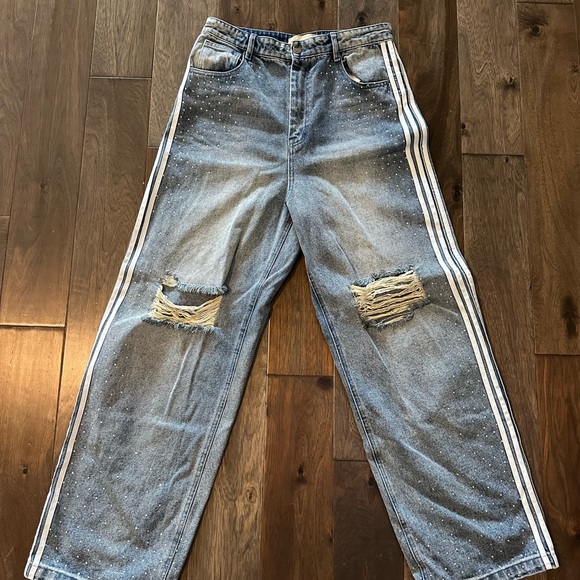 Stylish Blue Relaxed Men's Jeans with White Stripes - Picture 1 of 11